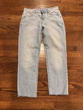 Gap Girlfriend Mid Rise in Light Rinse Size 4